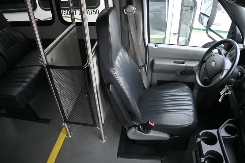 2019 Ford E350 ADA Shuttle Bus - Image 10