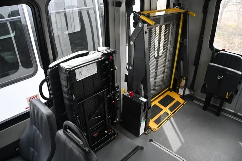 2019 Ford E350 ADA Shuttle Bus - Image 15