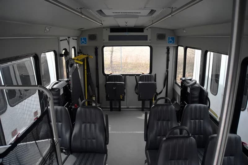 2019 Ford E350 ADA Shuttle Bus - Image 6