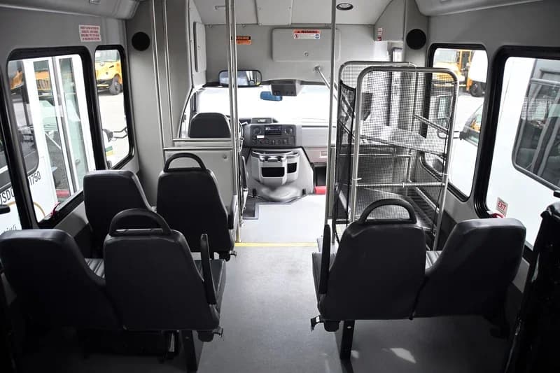 2019 Ford E350 ADA Shuttle Bus - Image 8