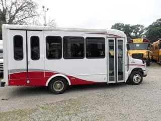 2019 Ford Starcraft bus