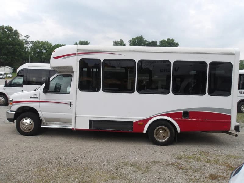 2019 Ford Starcraft Shuttle Bus - Image 3