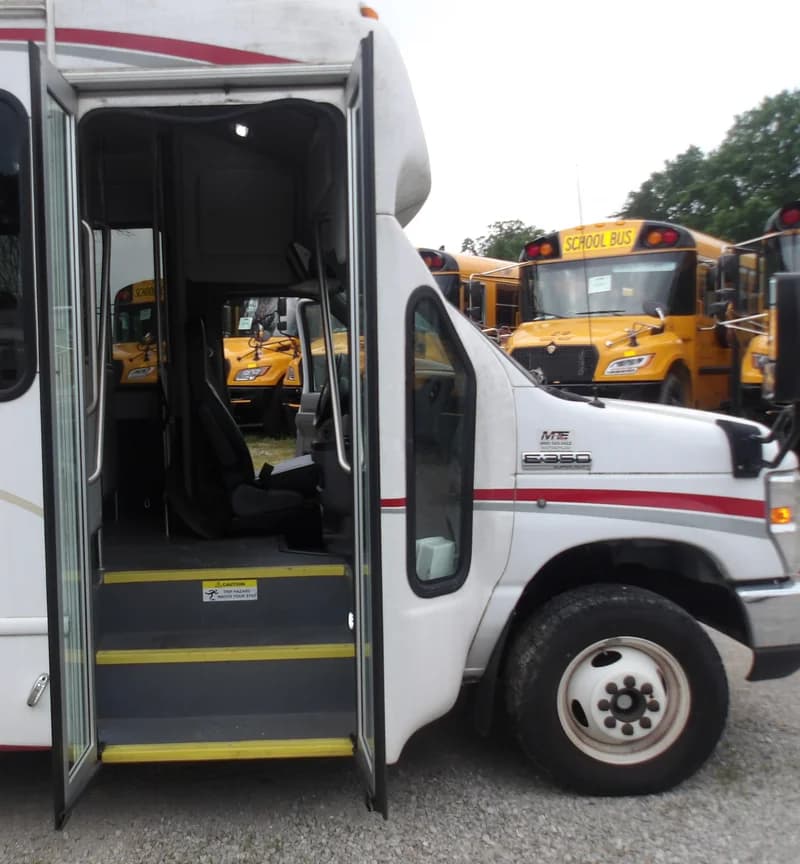 2019 Ford Starcraft Shuttle Bus - Image 7