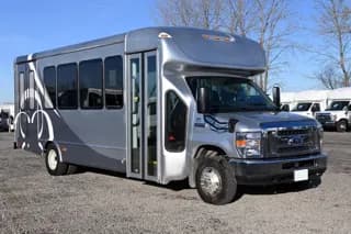 2019 Ford Starcraft bus