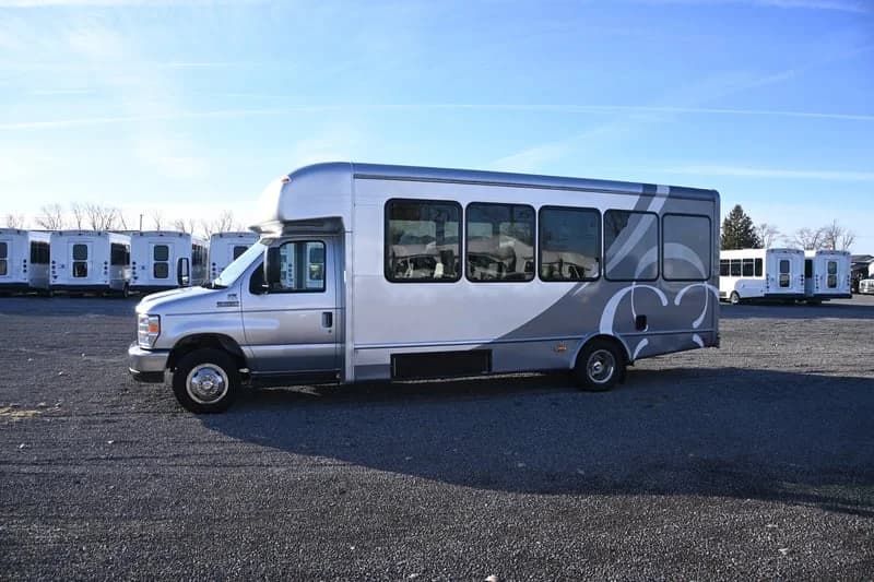 2019 Ford Starcraft ADA Shuttle Bus - Image 4