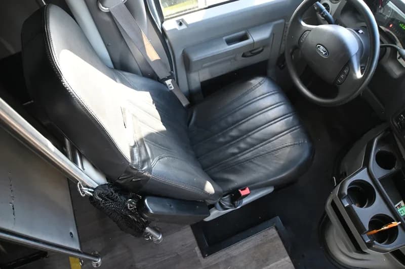 2019 Ford Starcraft ADA Shuttle Bus - Image 9