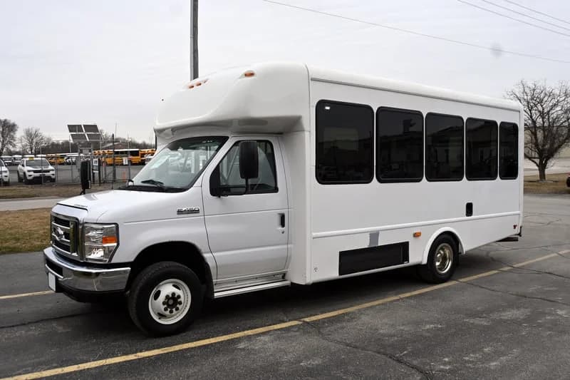 2019 Ford Starcraft ADA Shuttle Bus - Image 2