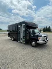 2019 Ford Starcraft bus