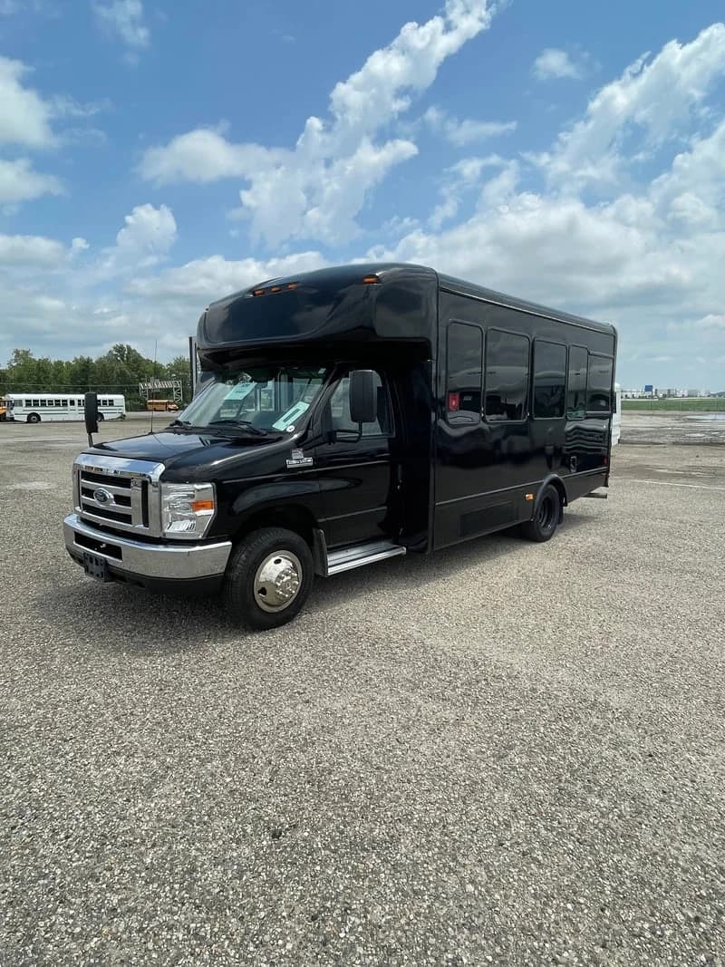 2019 Ford Starcraft Shuttle Bus - Image 2