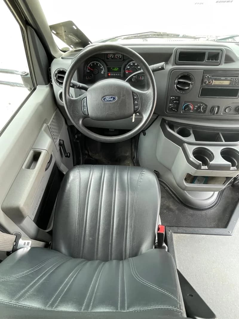 2019 Ford Starcraft Shuttle Bus - Image 9