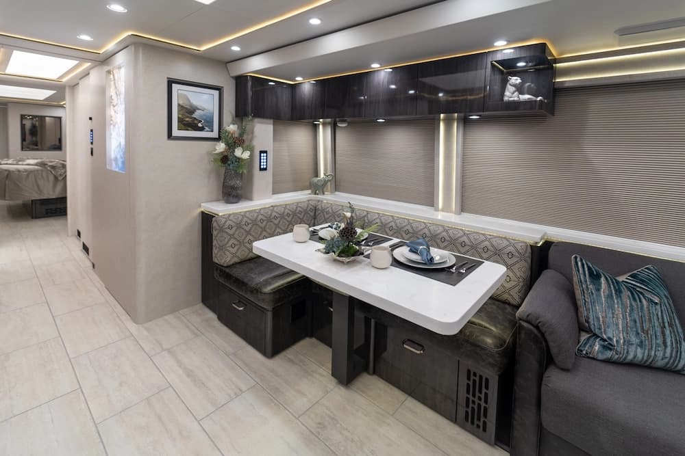 2025 Prevost Marathon H3-45 Motorcoach - Image 12