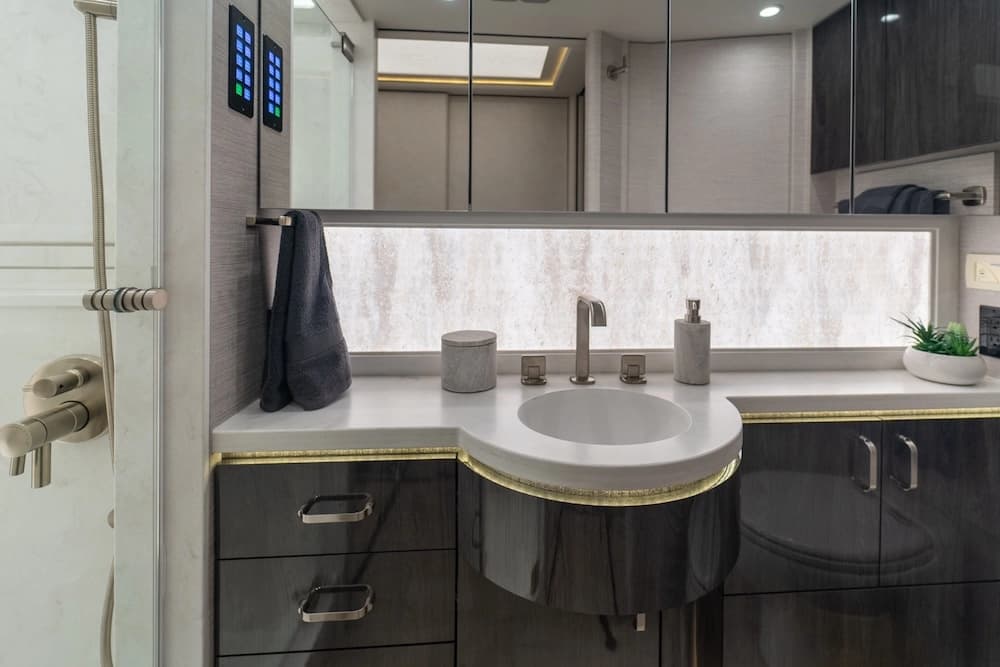 2025 Prevost Marathon H3-45 Motorcoach - Image 15