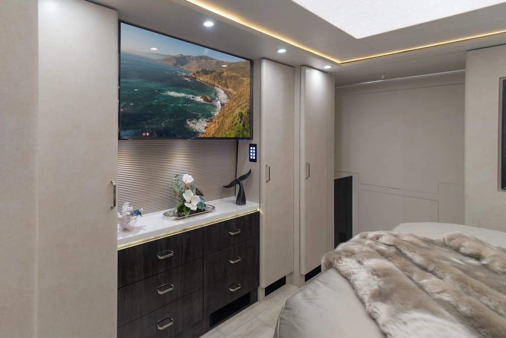 2025 Prevost Marathon H3-45 Motorcoach - Image 19