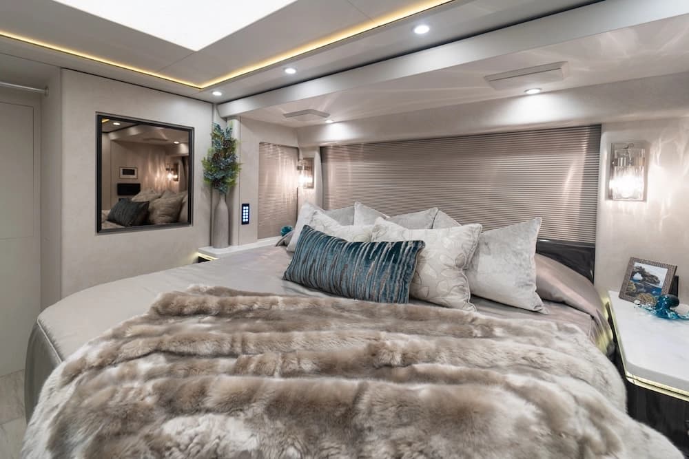 2025 Prevost Marathon H3-45 Motorcoach - Image 20