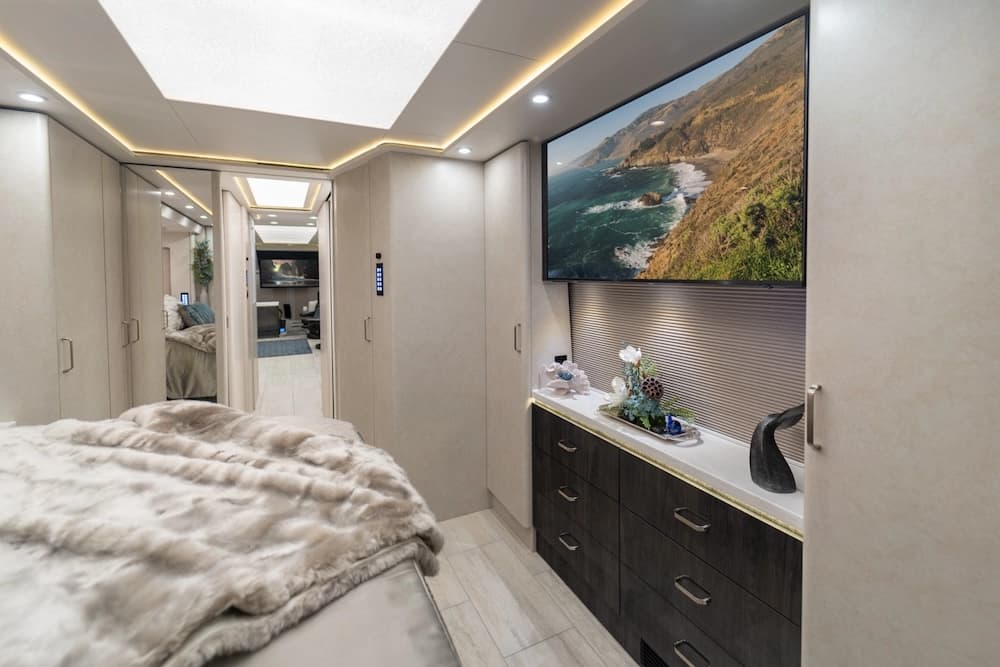 2025 Prevost Marathon H3-45 Motorcoach - Image 23