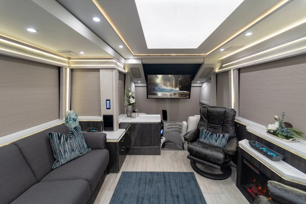2025 Prevost Marathon H3-45 Motorcoach - Image 27