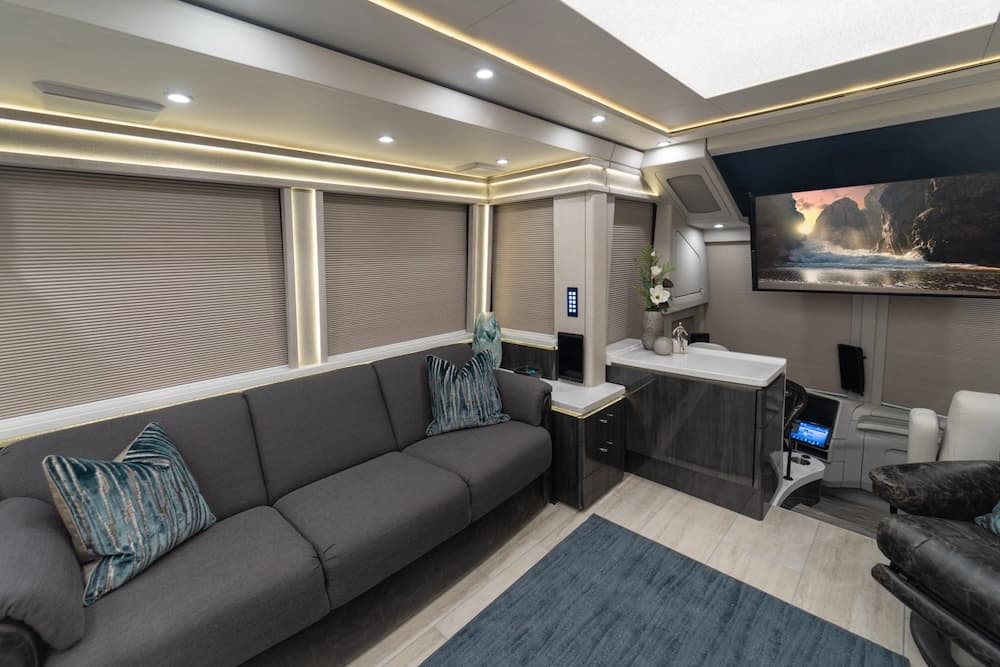 2025 Prevost Marathon H3-45 Motorcoach - Image 28