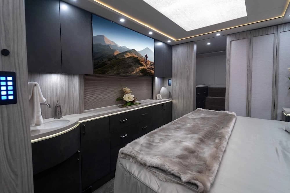 2025 Prevost Marathon X3 Motorcoach - Image 15