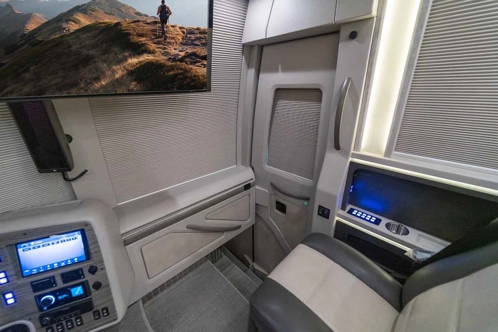 2025 Prevost Marathon X3 Motorcoach - Image 28