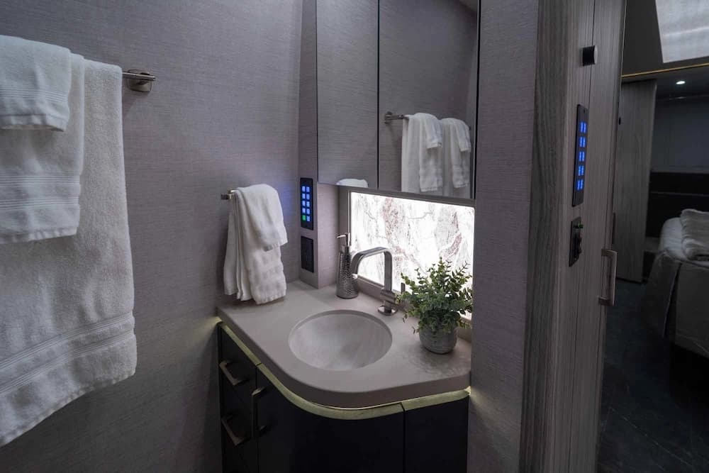 2025 Prevost Marathon X3 Motorcoach - Image 10