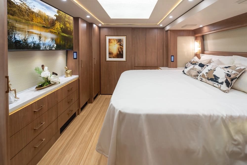 2025 Prevost Marathon H3-45 Motorcoach - Image 16