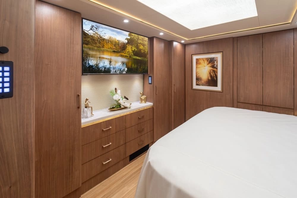 2025 Prevost Marathon H3-45 Motorcoach - Image 17