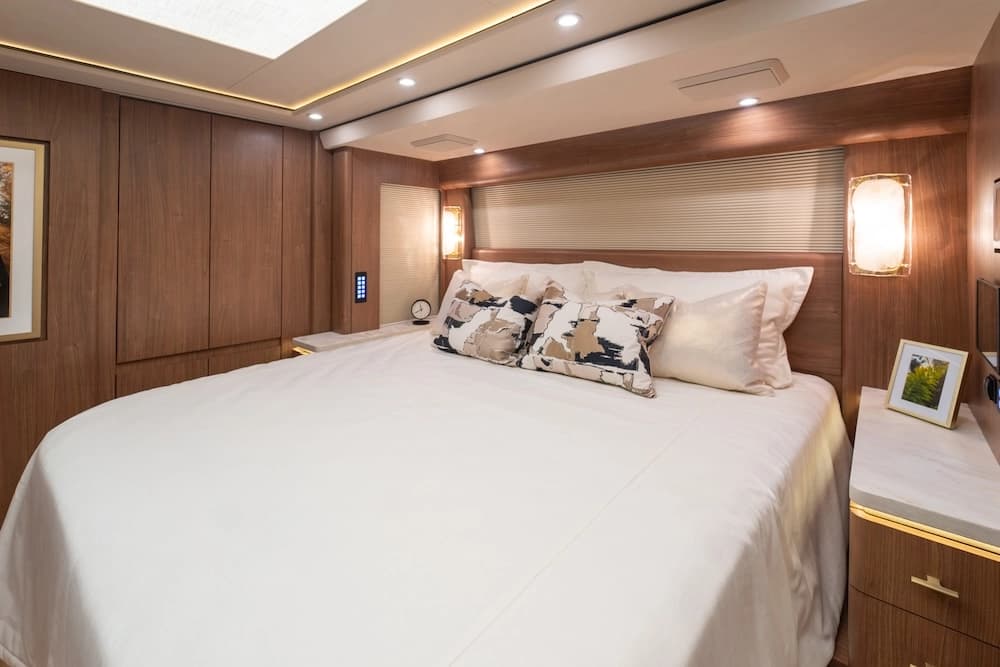 2025 Prevost Marathon H3-45 Motorcoach - Image 18