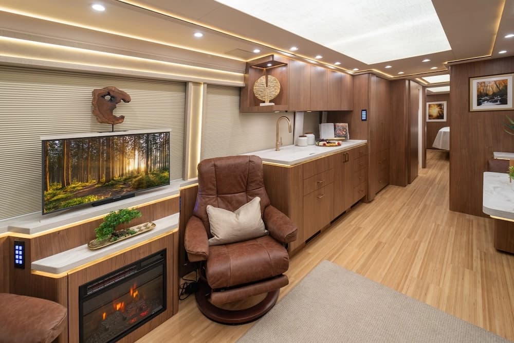 2025 Prevost Marathon H3-45 Motorcoach - Image 3