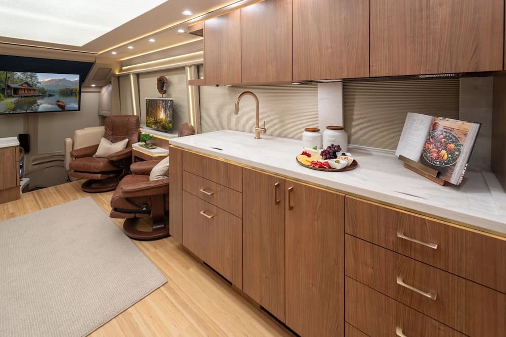 2025 Prevost Marathon H3-45 Motorcoach - Image 22