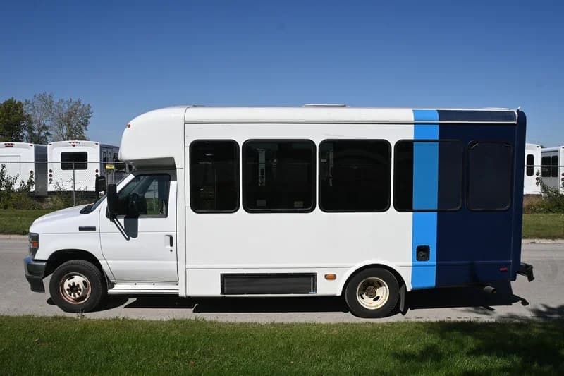 2021 Ford E350 StarCraft ADA Shuttle Bus - Image 4