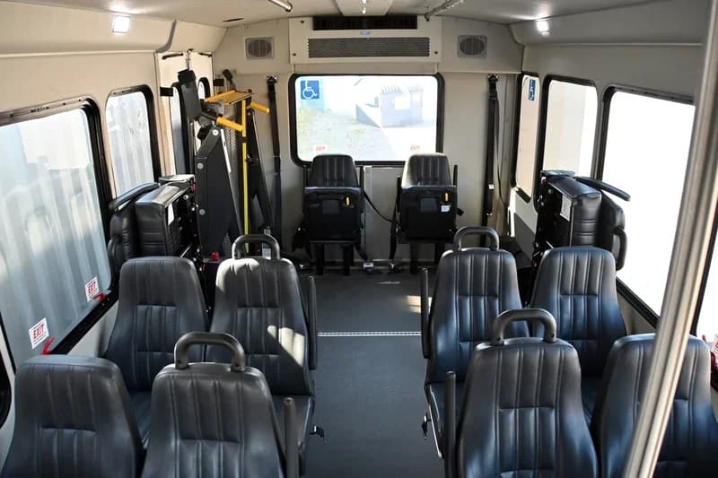 2021 Ford E350 StarCraft ADA Shuttle Bus - Image 6