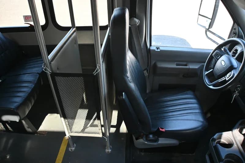 2021 Ford E350 StarCraft ADA Shuttle Bus - Image 8