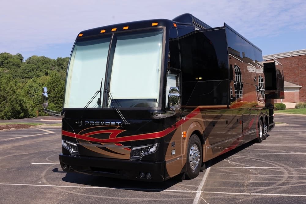 2025 Prevost H3-45 Nashville Coach Motorhome - Image 3