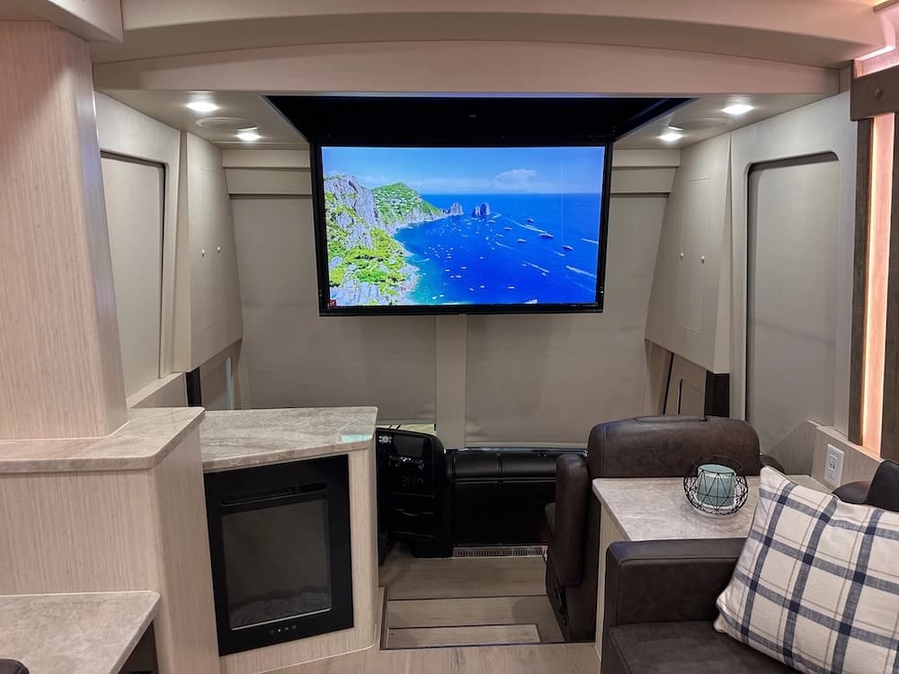 2025 Prevost H3-45 Nashville Coach Motorhome - Image 37