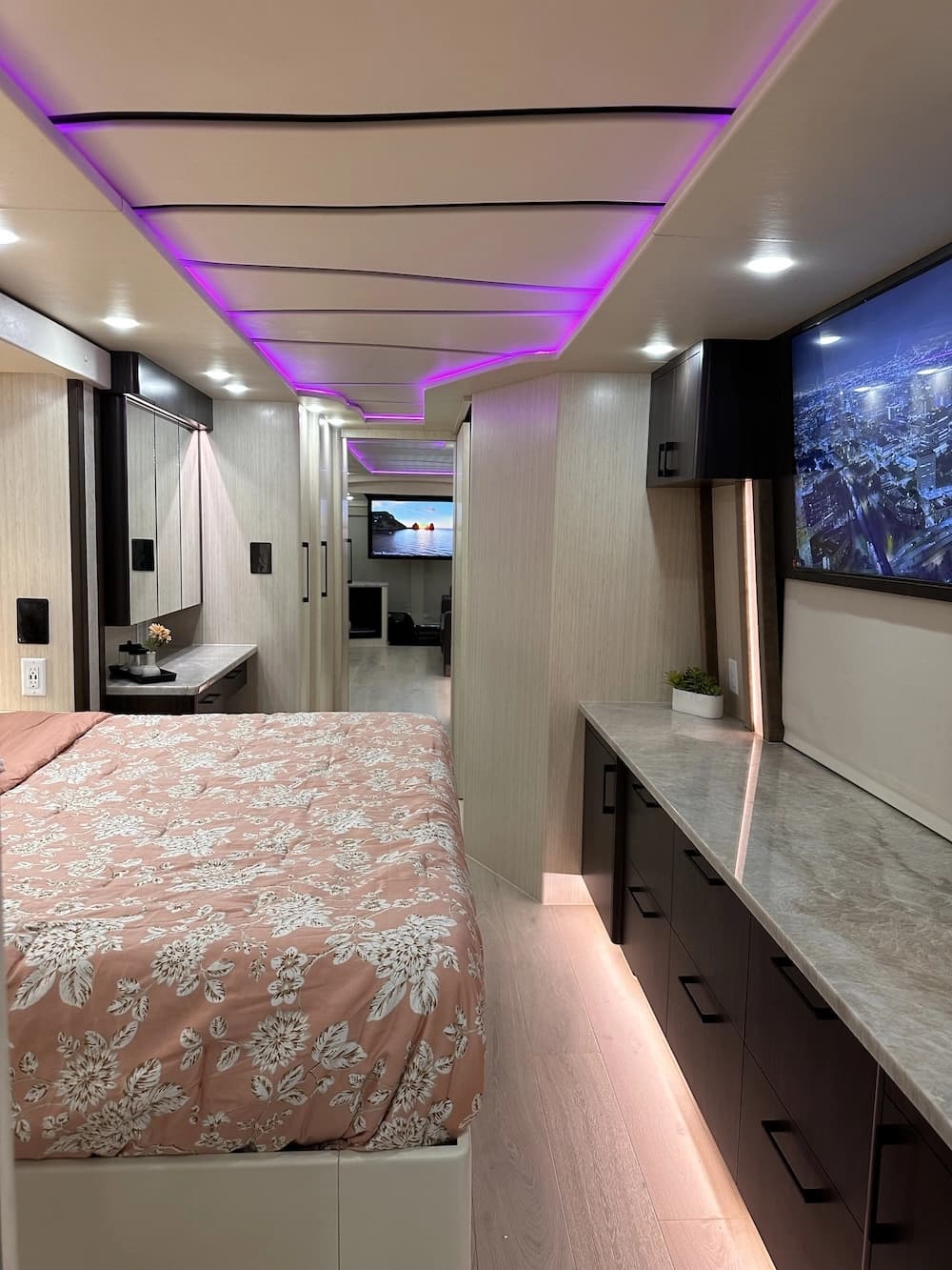 2025 Prevost H3-45 Nashville Coach Motorhome - Image 39