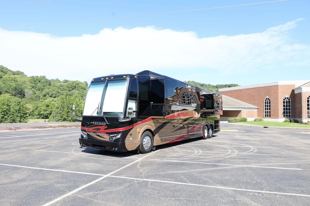 2025 Prevost H3-45 Nashville Coach Motorhome - Image 6