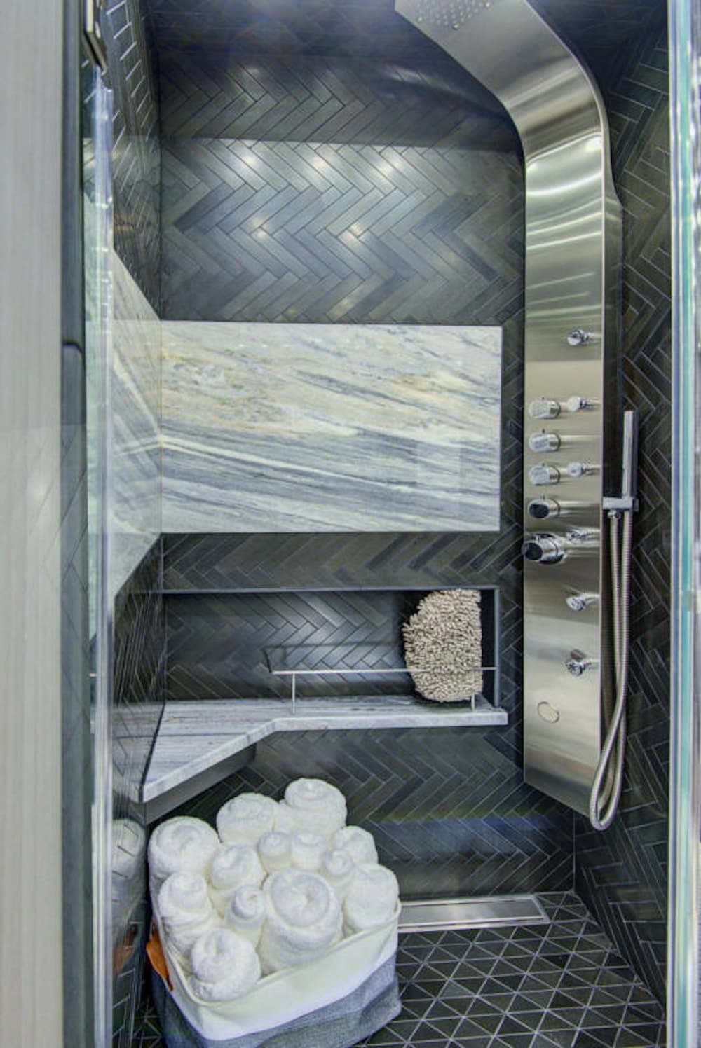 2025 Prevost Florida Coach Motorhome - Image 26