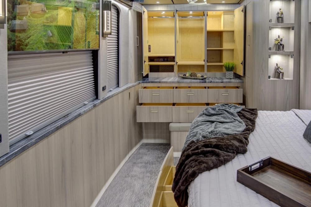 2025 Prevost Florida Coach Motorhome - Image 31