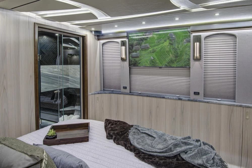 2025 Prevost Florida Coach Motorhome - Image 32