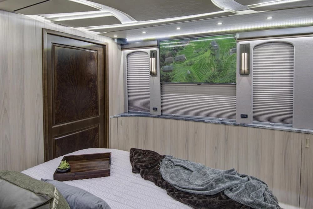 2025 Prevost Florida Coach Motorhome - Image 33