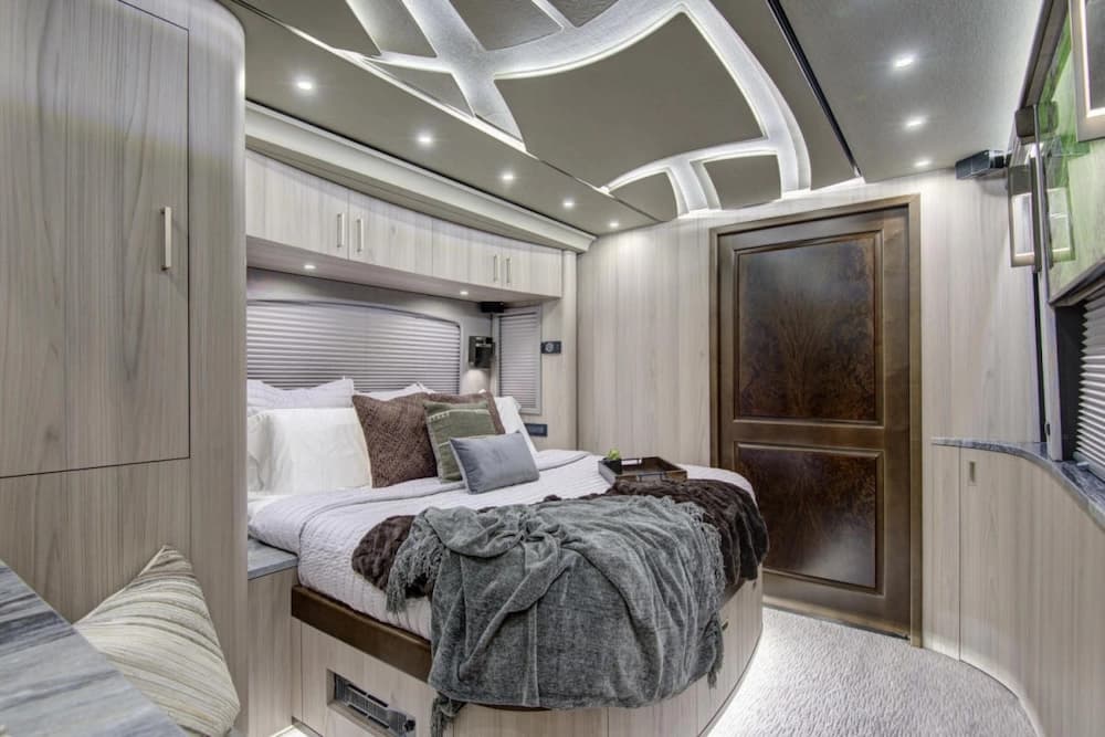 2025 Prevost Florida Coach Motorhome - Image 35