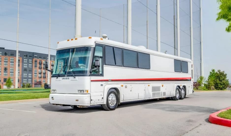 1998 MCI 102DL3 Motorhome - Image 6