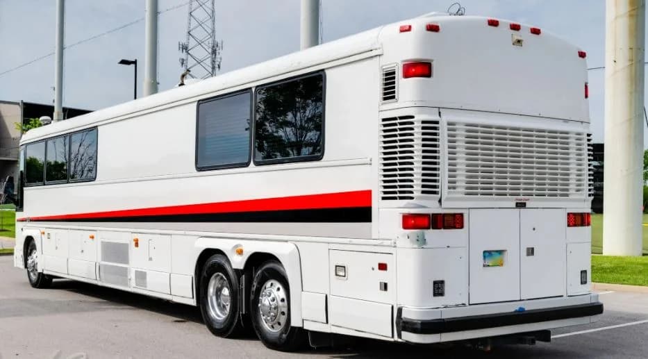1998 MCI 102DL3 Motorhome - Image 7