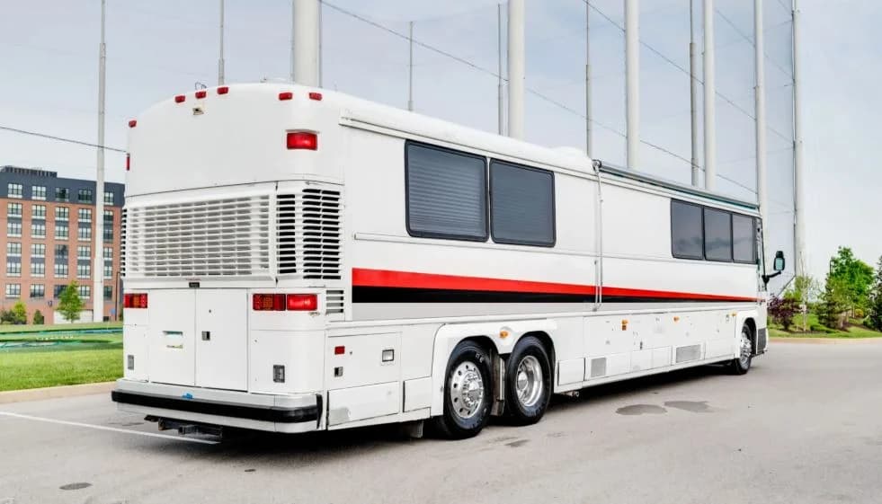1998 MCI 102DL3 Motorhome - Image 9