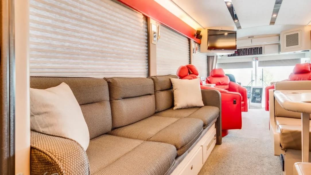 1998 MCI 102DL3 Motorhome - Image 2
