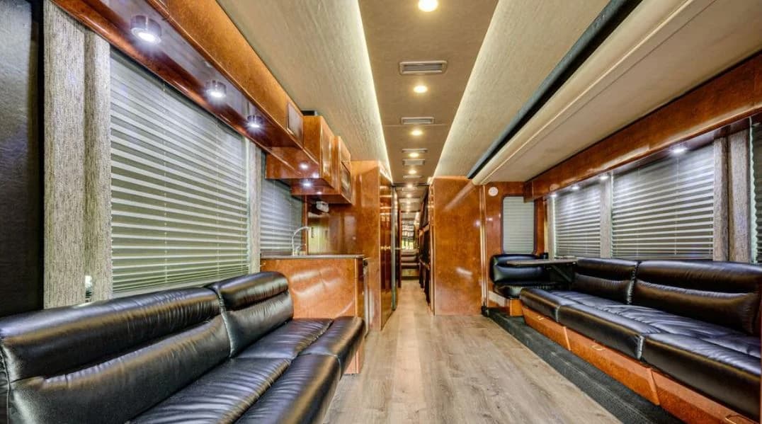 2004 Prevost XLII Motorhome - Image 3