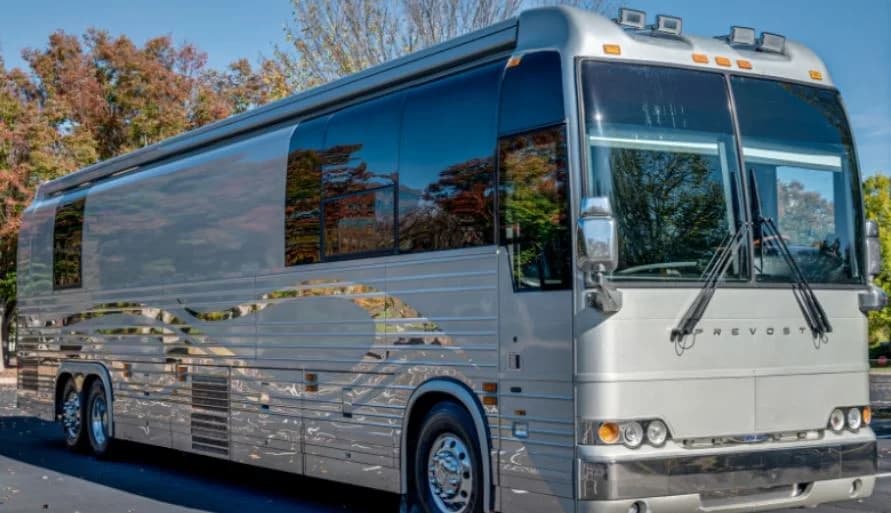 2006 Prevost XLII Motorcoach - Image 1