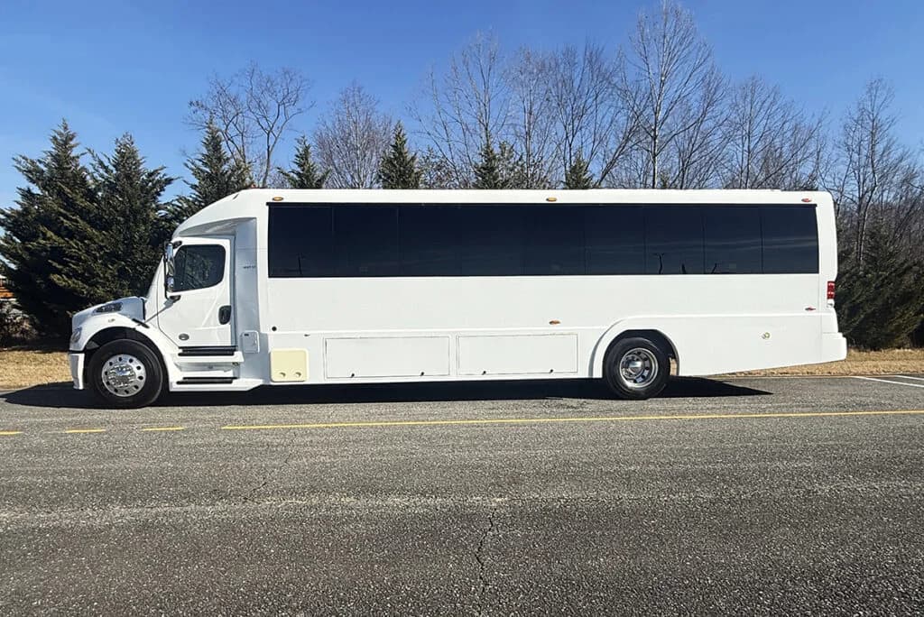2017 Freightliner Champion Coach Bus - Image 2