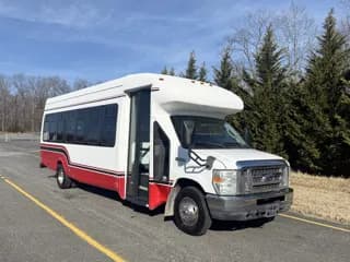 2012 Ford Supreme bus