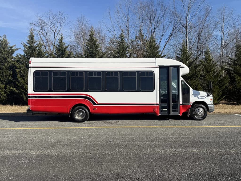 2012 Ford Supreme Shuttle Bus - Image 3